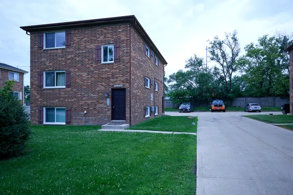 $1,800 | 21W215 Tee Lane, Unit 3, Itasca, IL 60143