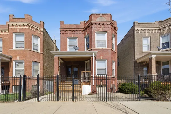 $1,700 | 4044 West Potomac Avenue, Unit 1, Chicago, IL 60651
