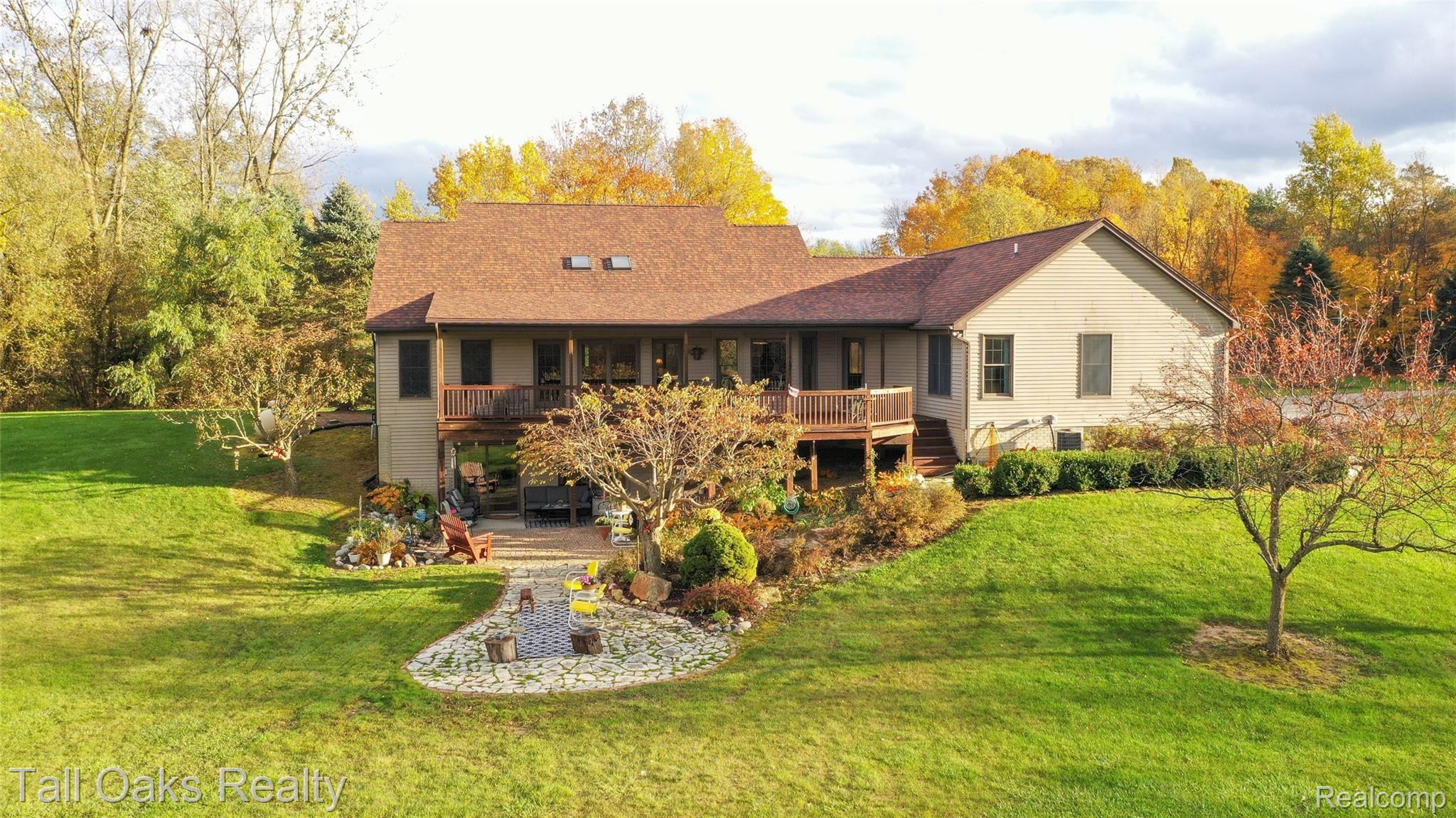2636 North Lapeer Road Lapeer, MI 48446 - Photo 14 of 52 Back of house.jpg