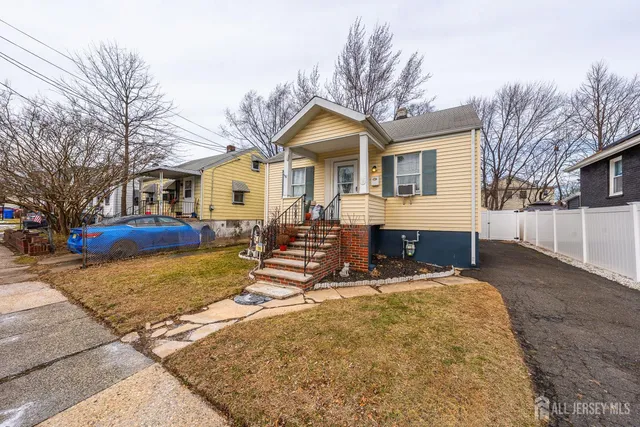 $399,900 | 78 Spring Street, Woodbridge, NJ 07095