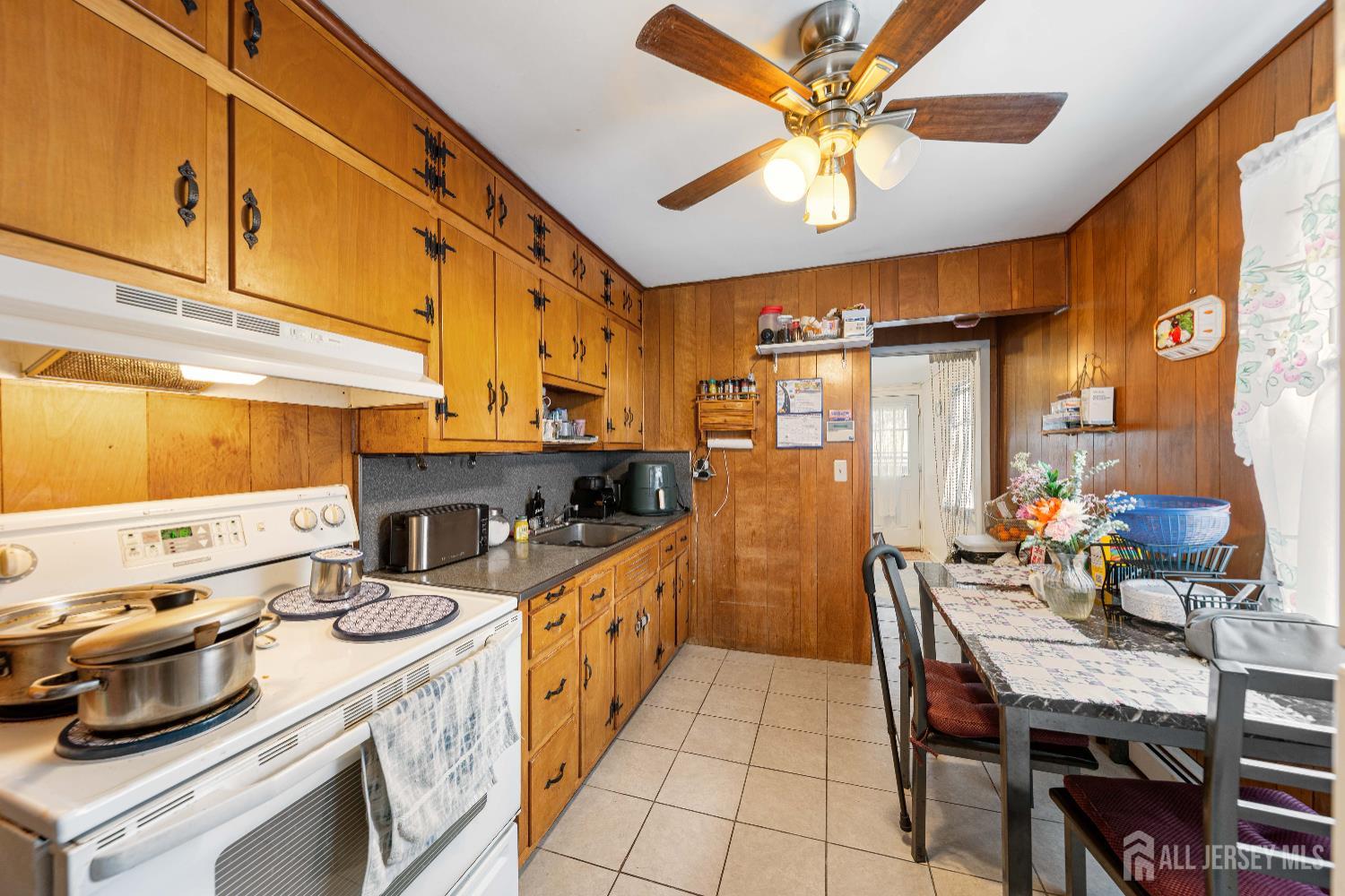 78 Spring Street Woodbridge, NJ 07095 - Photo 8 of 17