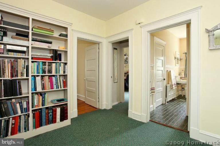 1607 Terrace Road Baltimore, MD 21209 - Photo 15 of 16 Hallway