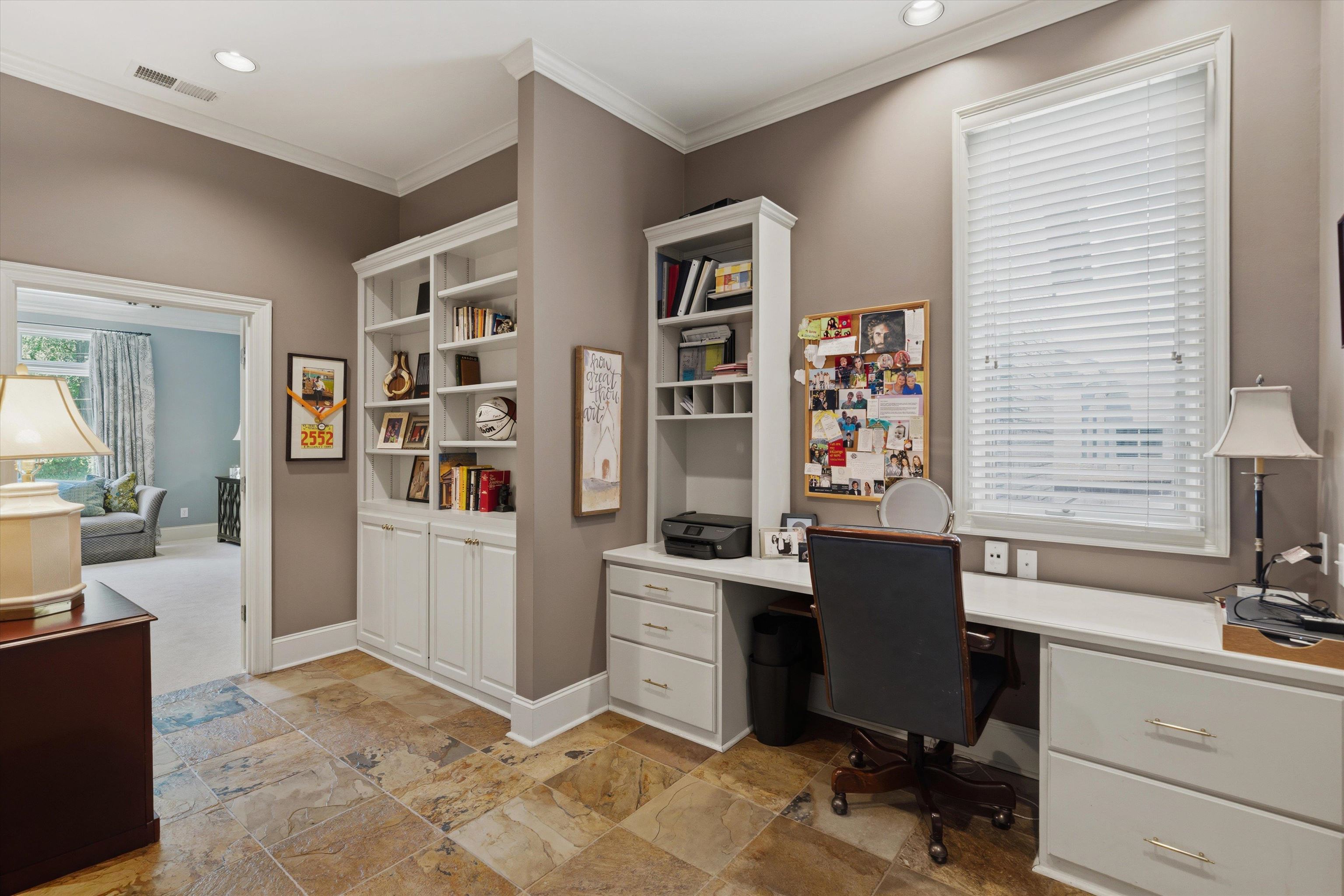 4710 Gwynne Road Memphis, TN 38117 - Photo 18 of 40 a view of a workspace with workspace and a window