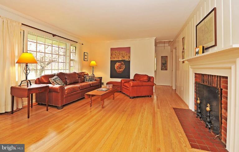 1909 Jamestown Road Alexandria, VA 22308 - Photo 1 of 30 Living Room