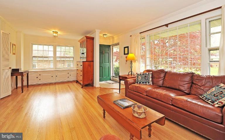 1909 Jamestown Road Alexandria, VA 22308 - Photo 2 of 30 Living Room #2