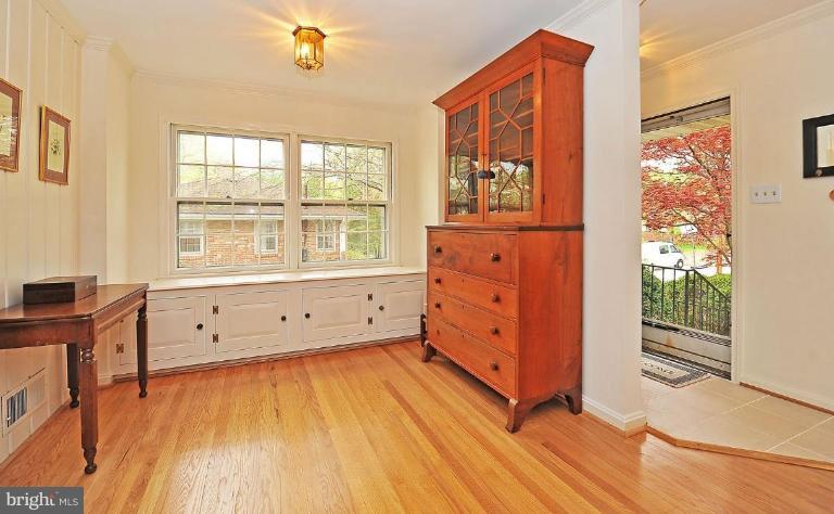 1909 Jamestown Road Alexandria, VA 22308 - Photo 14 of 30 Dining Room