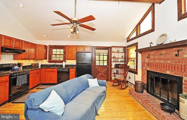 1909 Jamestown Road Alexandria, VA 22308 - Photo 18 of 30 Kitchen/Family Room
