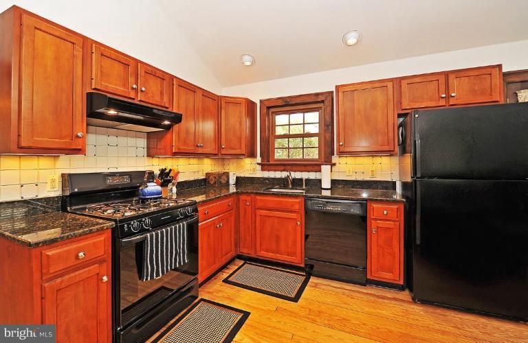 1909 Jamestown Road Alexandria, VA 22308 - Photo 8 of 30 Kitchen