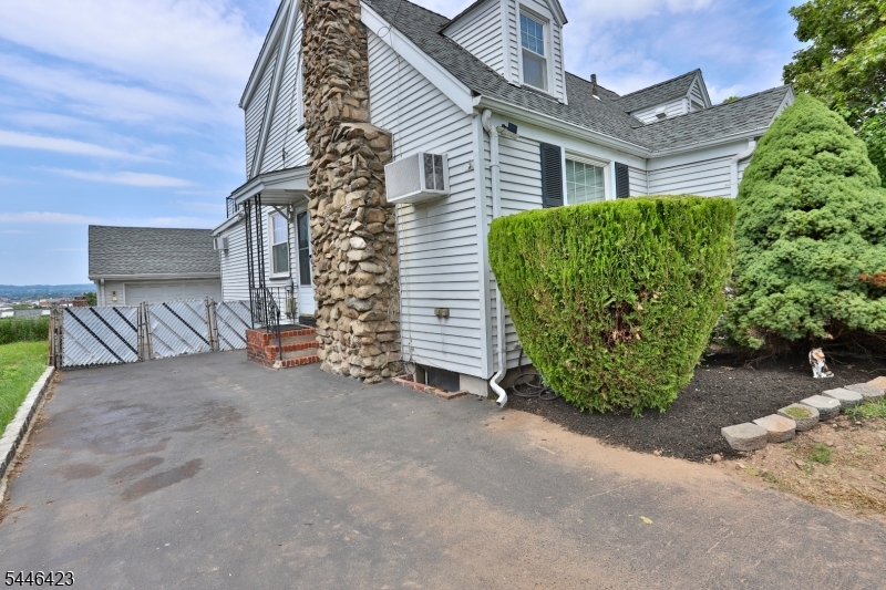 39 Chestnut Street Wallington, NJ 07057 - Photo 2 of 21