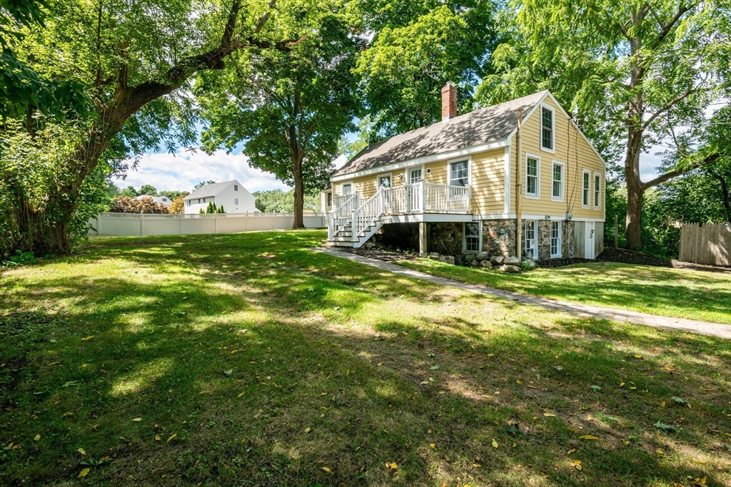 22 R Andover Street Peabody, MA 01960 - Photo 4 of 23 Gallery Image 4