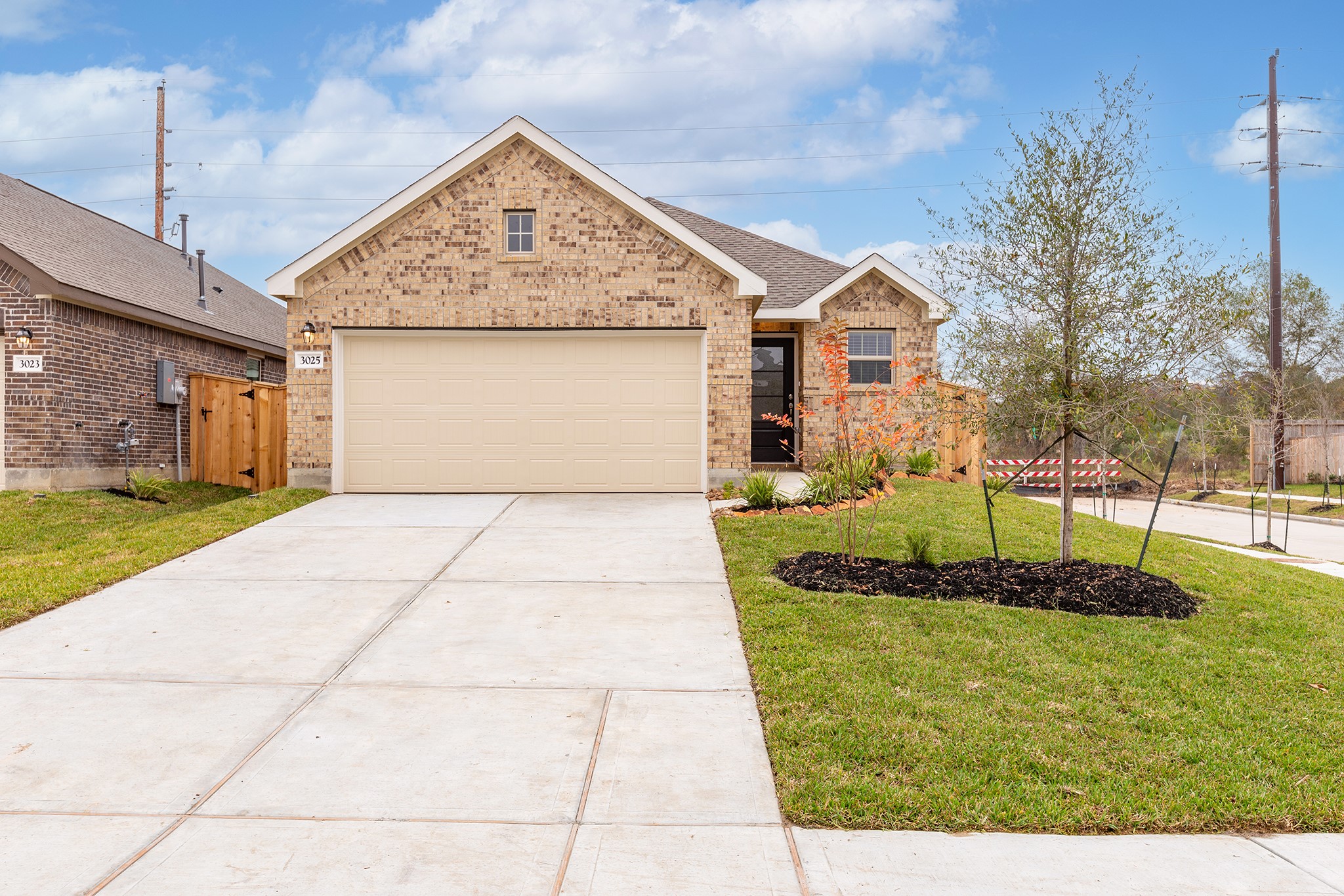 Welcome to 3025 Marble Rise Trail in Kingwood Royal Brook!