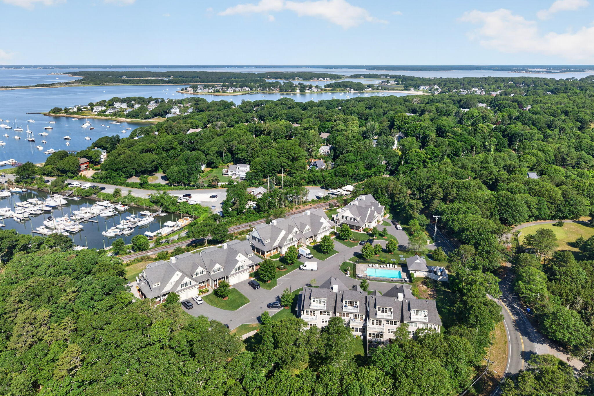 1090 Shore Rd