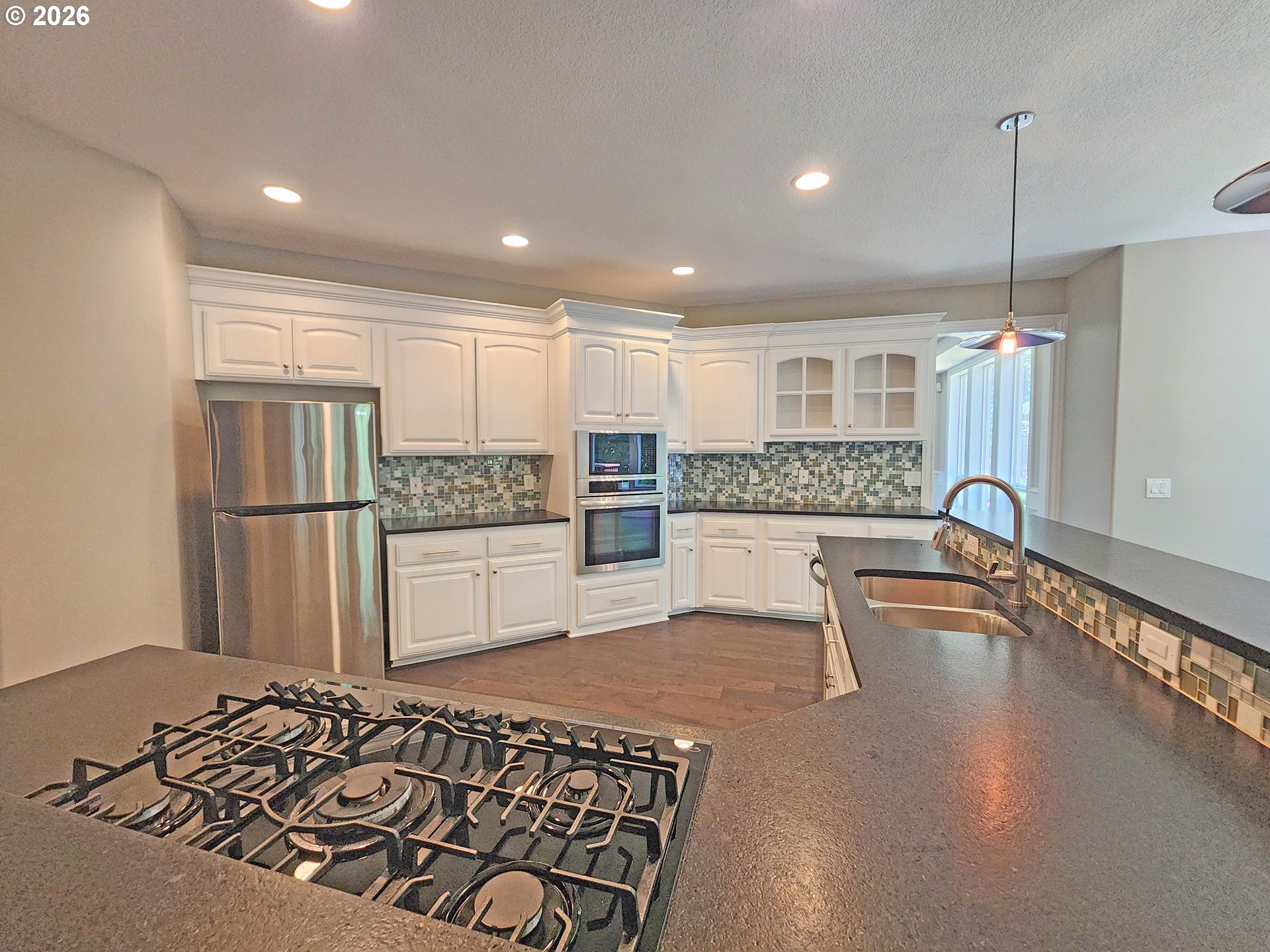 11376 Southeast Highland Loop Clackamas, OR 97015 - Photo 9 of 38