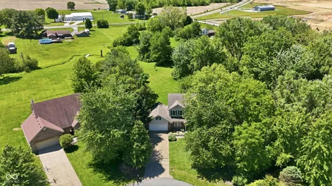$390,000 | 1161 West Willow Run Court, Mooresville, IN 46158