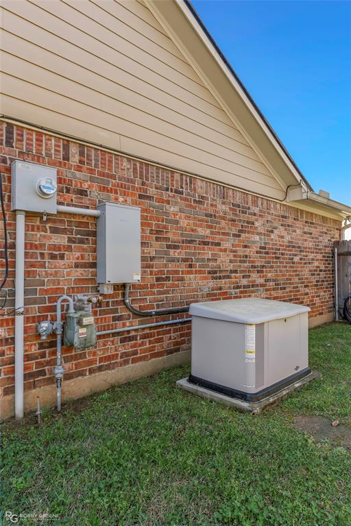 7193 Laurel Ridge Drive Greenwood, LA 71033 - Photo 16 of 40 Exterior view of brick siding