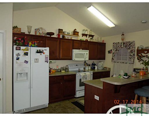 414 Shadowbrook Circle Springfield, GA 31329 - Photo 2 of 15 Kitchen.