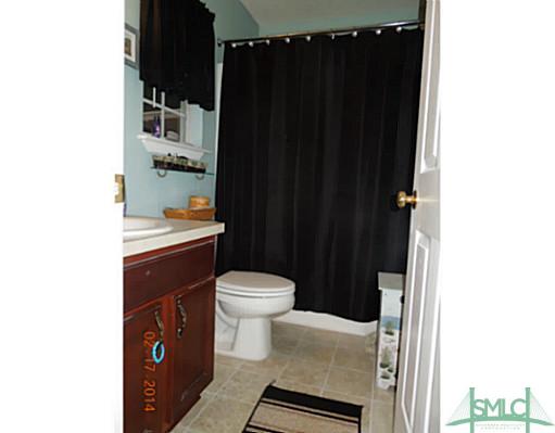 414 Shadowbrook Circle Springfield, GA 31329 - Photo 10 of 15 Bathroom.