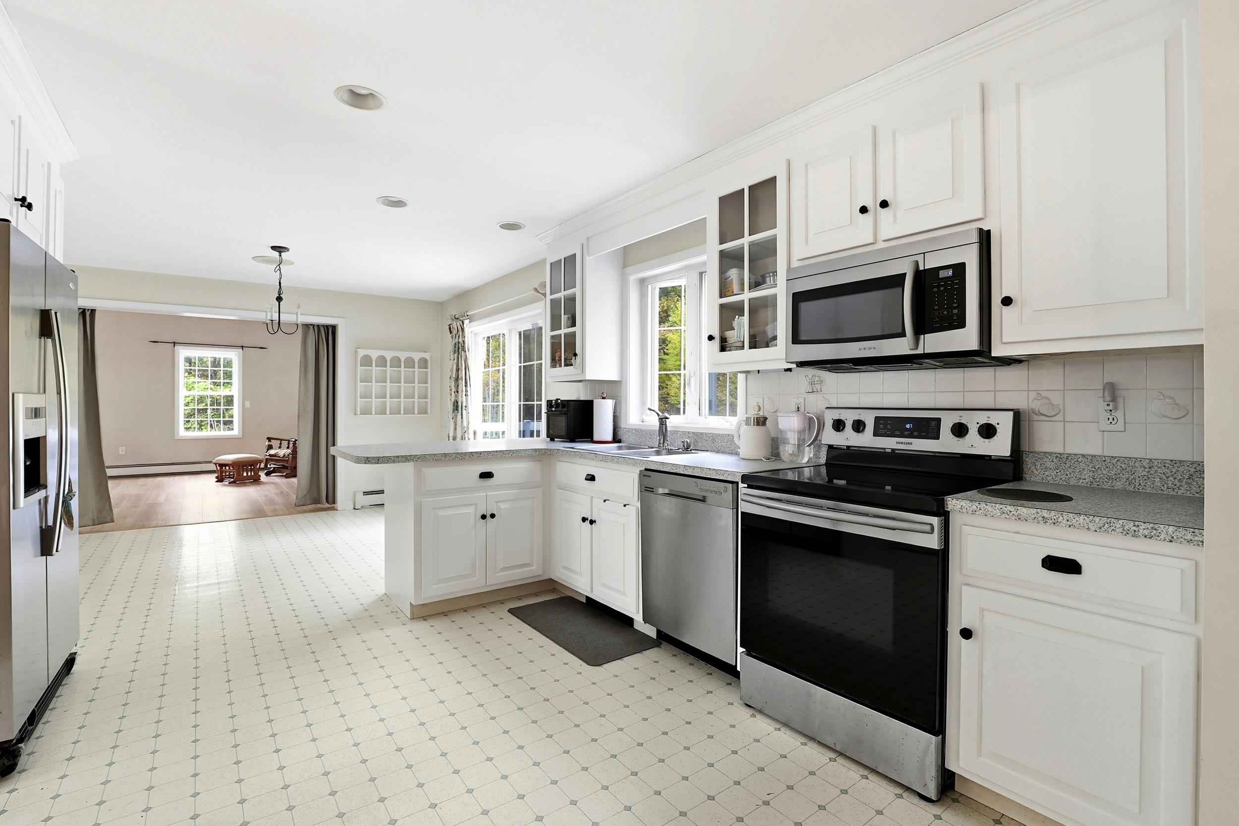 13 Cottonwood Road Plaistow, NH 03865 - Photo 4 of 30