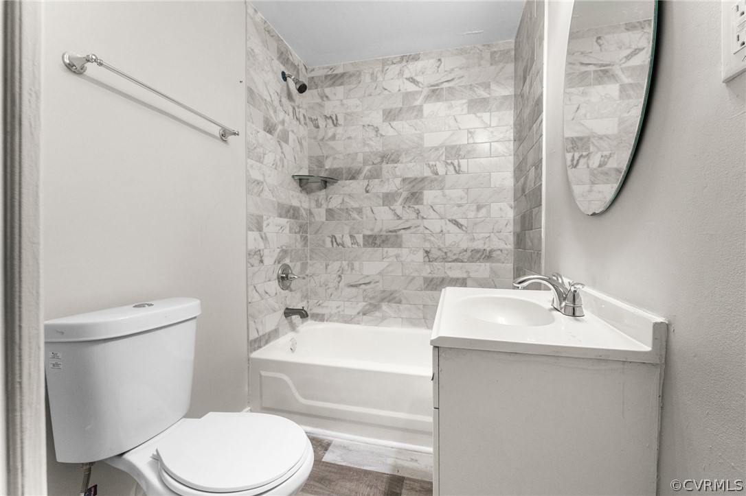 452 Harding Street Petersburg, VA 23803 - Photo 20 of 39 a bathroom with a sink toilet and a bathtub