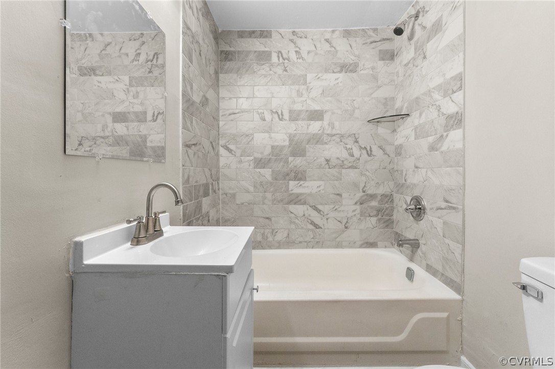 452 Harding Street Petersburg, VA 23803 - Photo 37 of 39 a bathroom with a sink and a bathtub