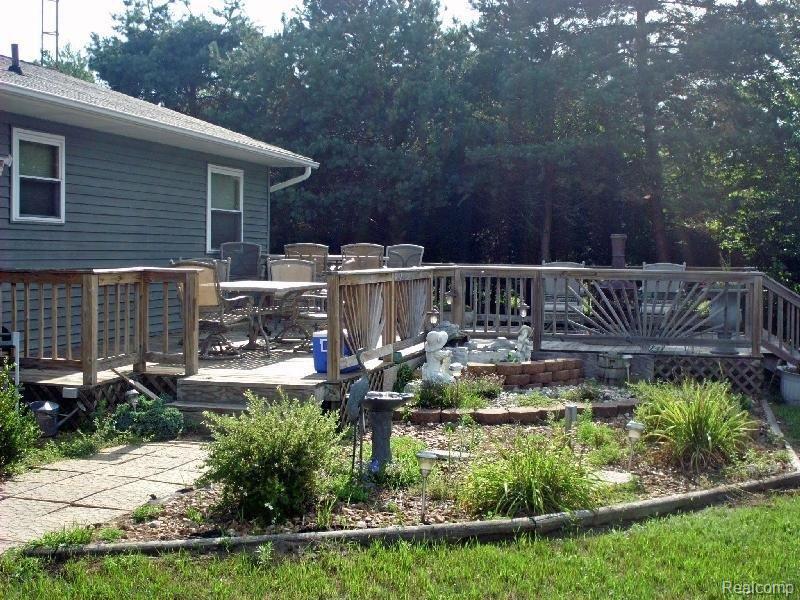 8410 Arbela Road Millington, MI 48746 - Photo 13 of 25 Deck.JPG