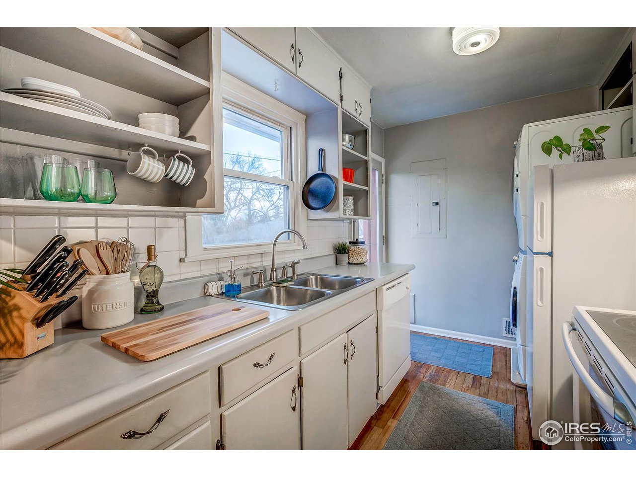 4 Sunset Circle Longmont, CO 80501 - Photo 5 of 12 Comfortable kitchen
