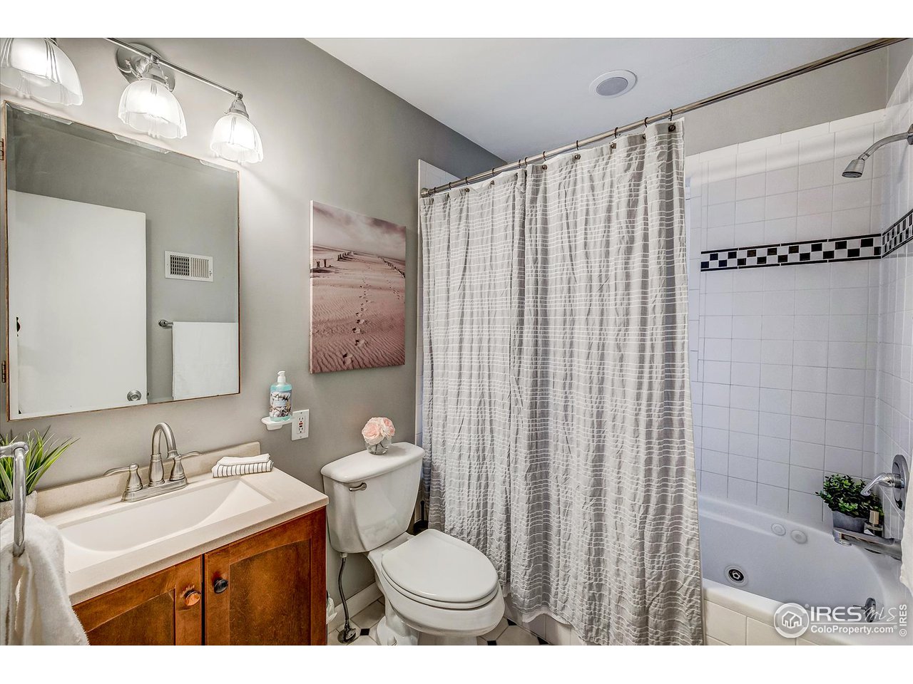 4 Sunset Circle Longmont, CO 80501 - Photo 10 of 12 Shared full bath