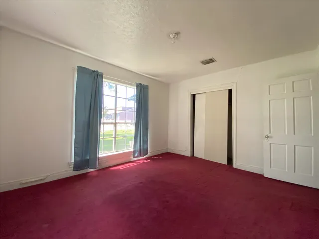 a view of empty room with window