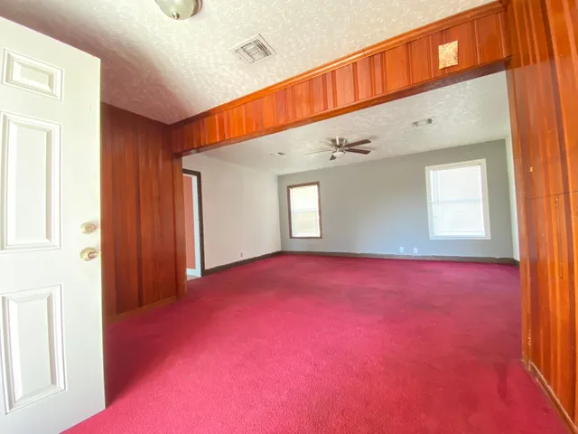 a view of empty room with window