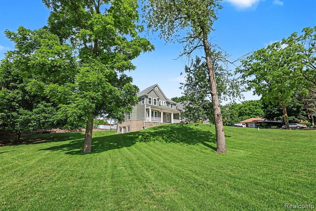 1660 Winthrop Road Bloomfield Hills, MI 48302 - Photo 2 of 38