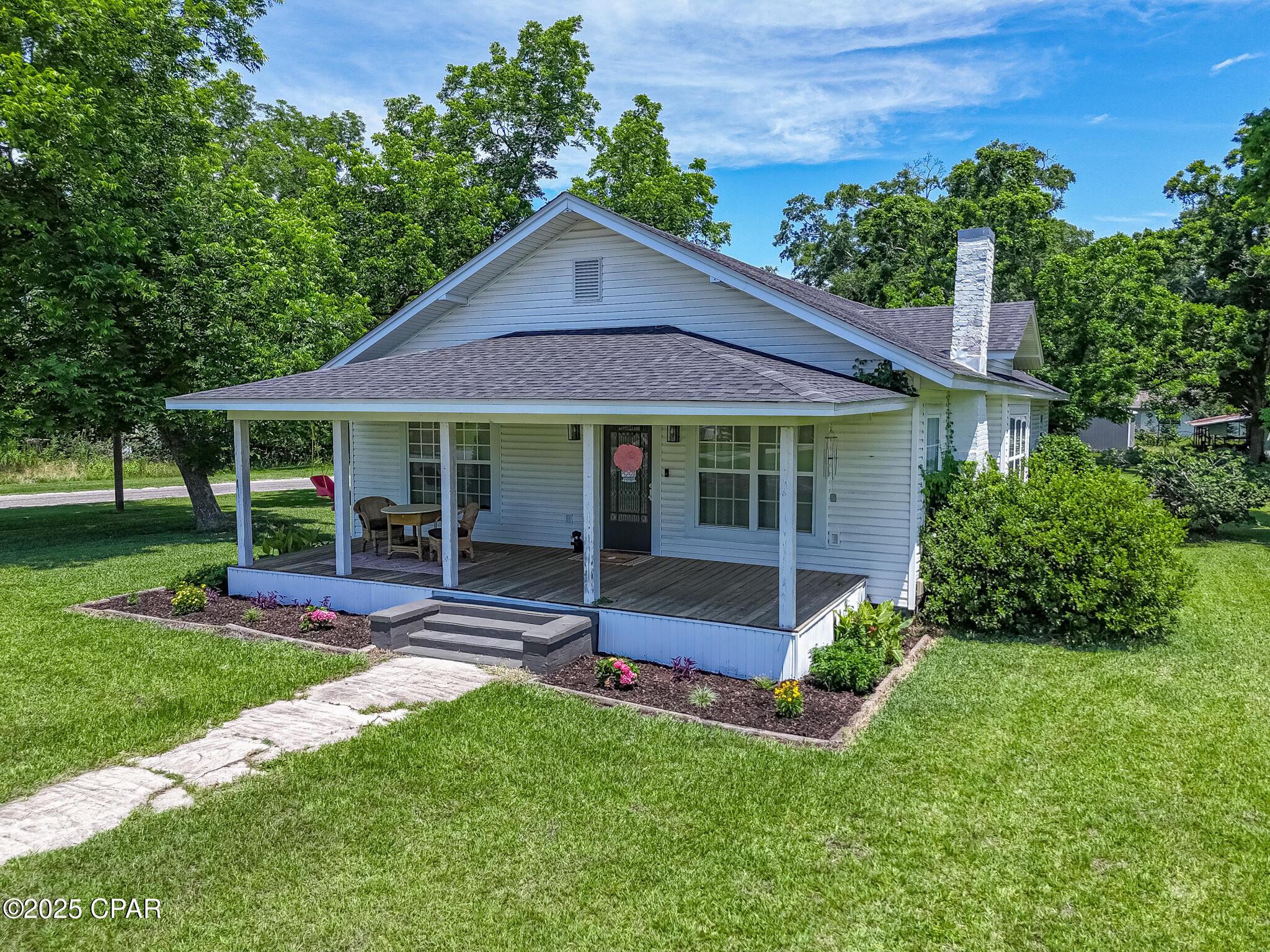 5138 8th Avenue Malone, FL 32445 - Photo 3 of 35