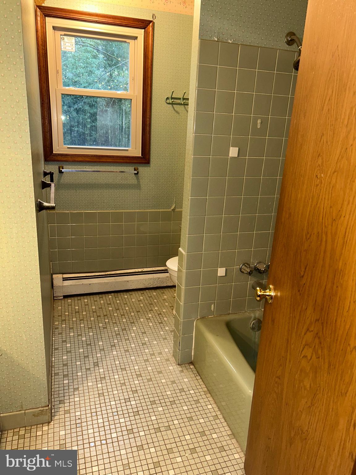 1535 Fieldwood Road Southampton, PA 18966 - Photo 20 of 33 a bathroom with a shower