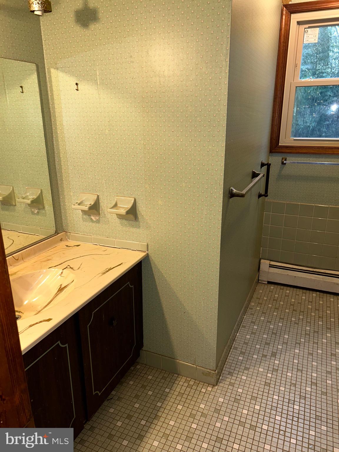 1535 Fieldwood Road Southampton, PA 18966 - Photo 21 of 33 a bathroom with a sink and a mirror