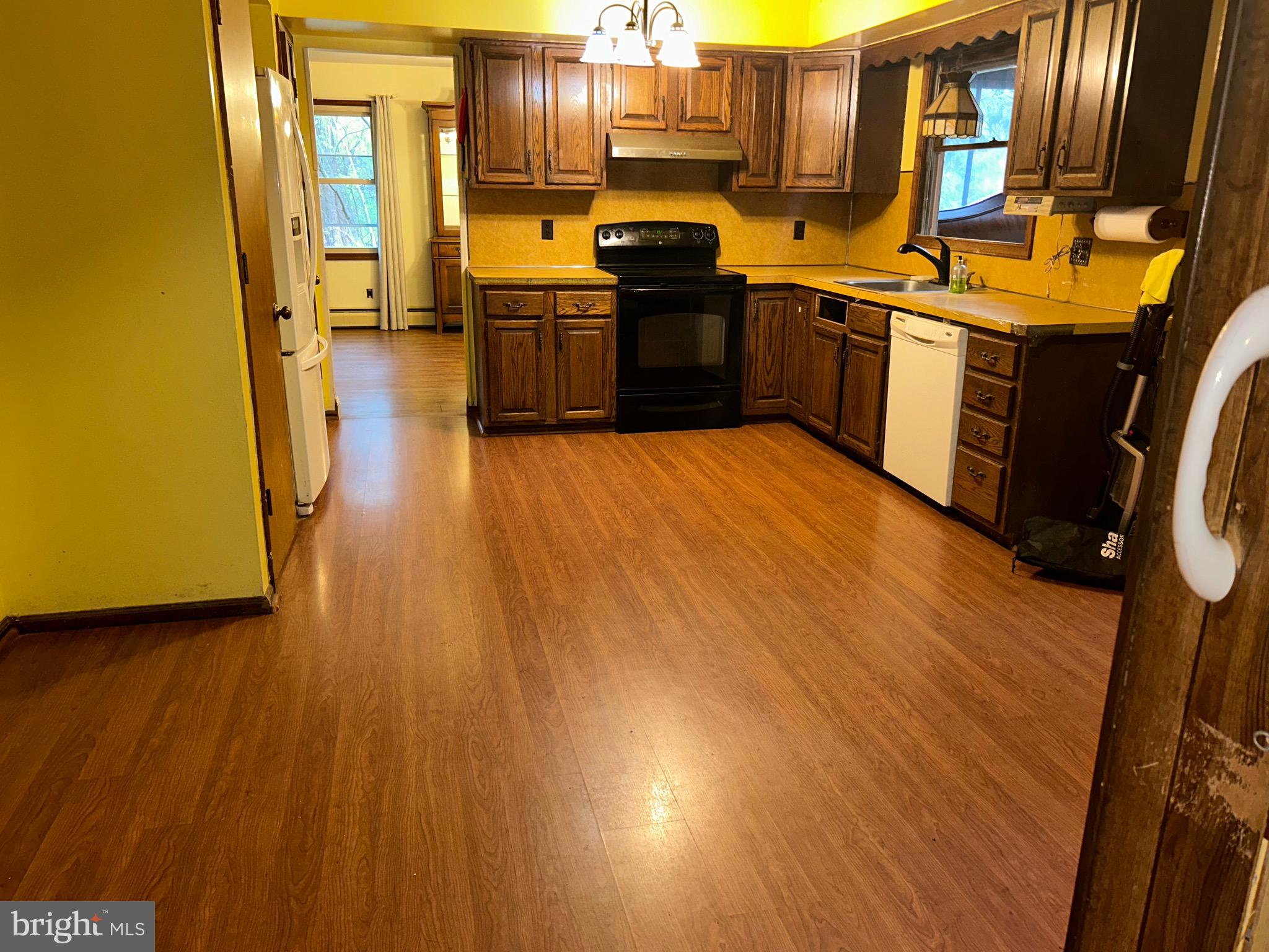 1535 Fieldwood Road Southampton, PA 18966 - Photo 10 of 33 a kitchen with stainless steel appliances granite countertop a stove a sink and a refrigerator