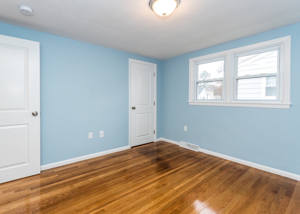 32 Plant Road Waltham, MA 02451 - Photo 12 of 26