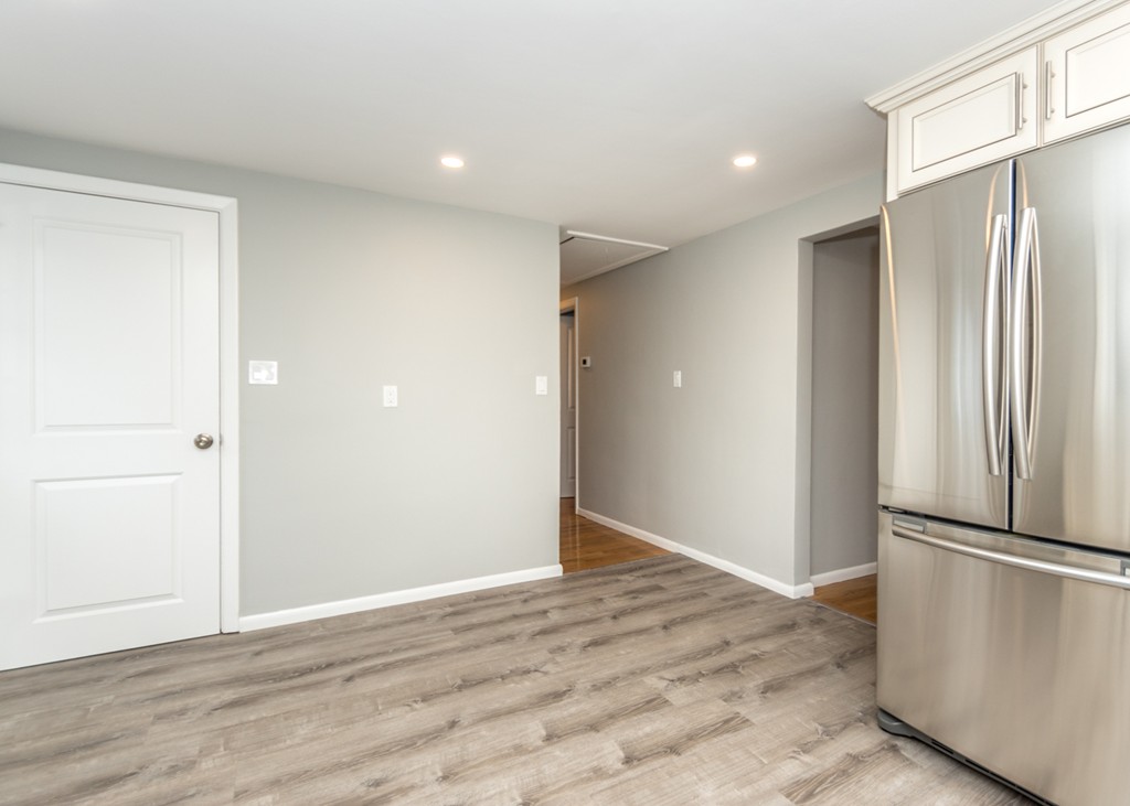 32 Plant Road Waltham, MA 02451 - Photo 5 of 26