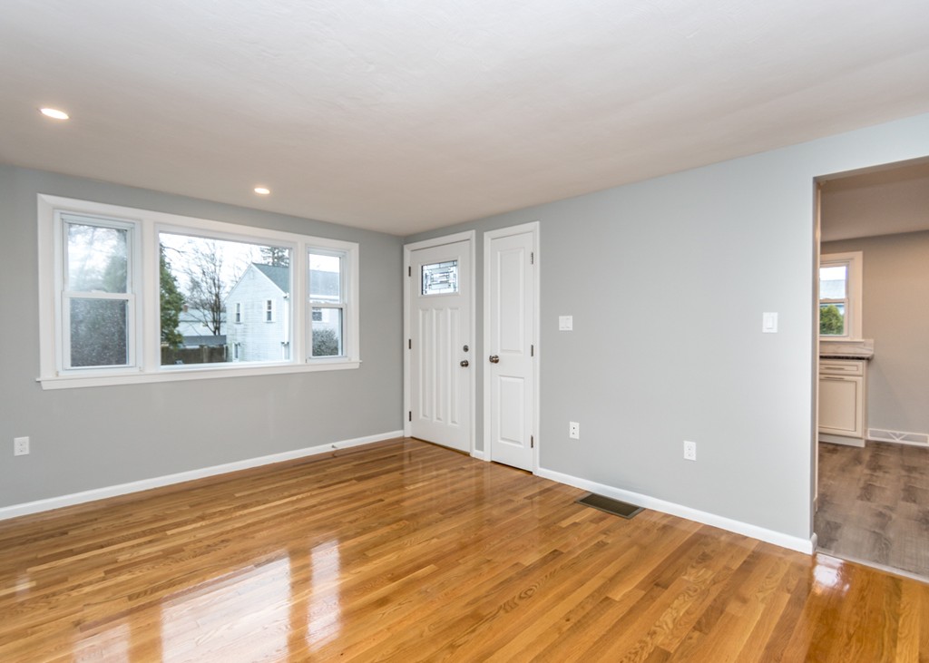 32 Plant Road Waltham, MA 02451 - Photo 7 of 26