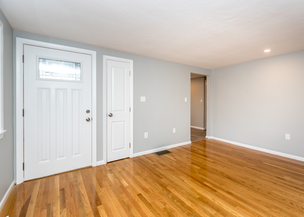 32 Plant Road Waltham, MA 02451 - Photo 8 of 26