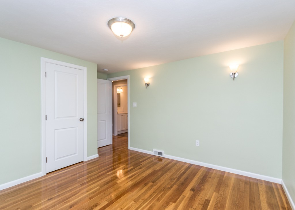 32 Plant Road Waltham, MA 02451 - Photo 9 of 26