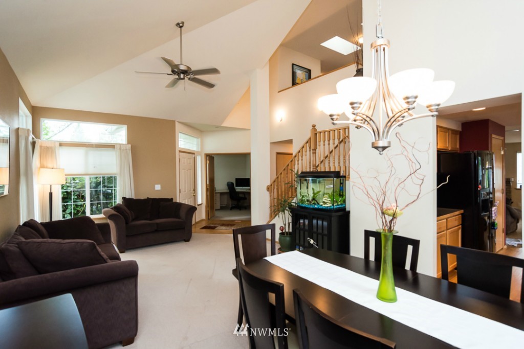 2304 Monterey Avenue Northeast Renton, WA 98056 - Photo 2 of 24 Gallery Image 2