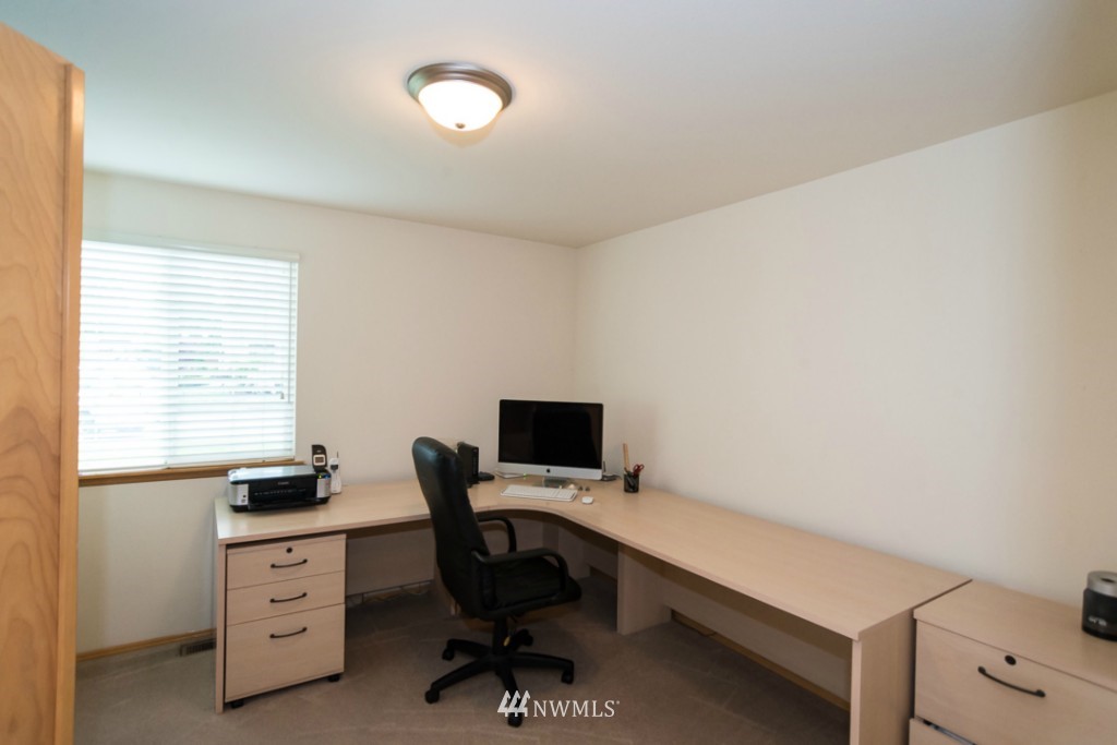 2304 Monterey Avenue Northeast Renton, WA 98056 - Photo 11 of 24 Gallery Image 11
