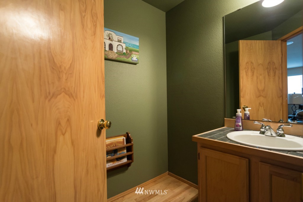 2304 Monterey Avenue Northeast Renton, WA 98056 - Photo 12 of 24 Gallery Image 12