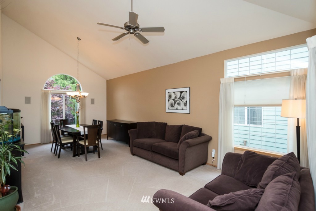 2304 Monterey Avenue Northeast Renton, WA 98056 - Photo 4 of 24 Gallery Image 4