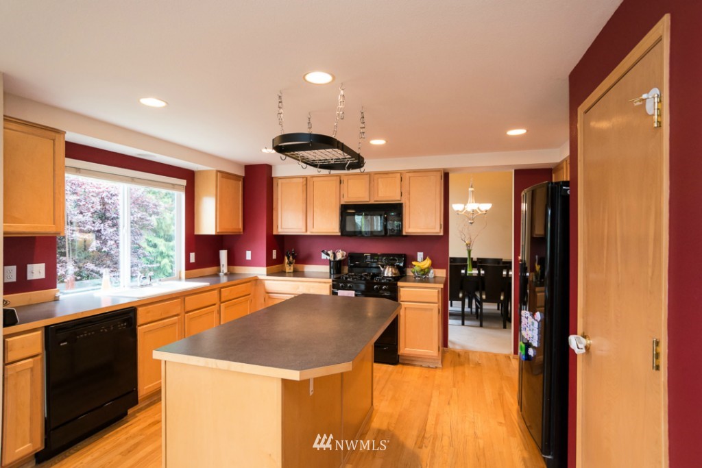2304 Monterey Avenue Northeast Renton, WA 98056 - Photo 5 of 24 Gallery Image 5