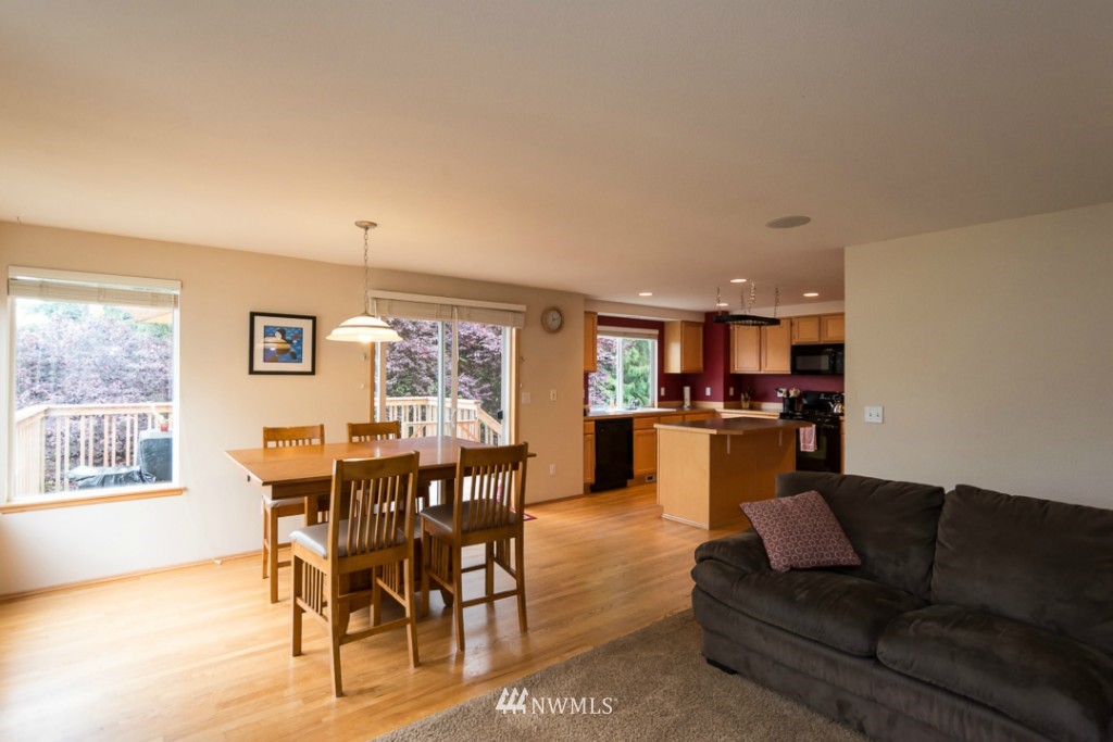 2304 Monterey Avenue Northeast Renton, WA 98056 - Photo 9 of 24 Gallery Image 9