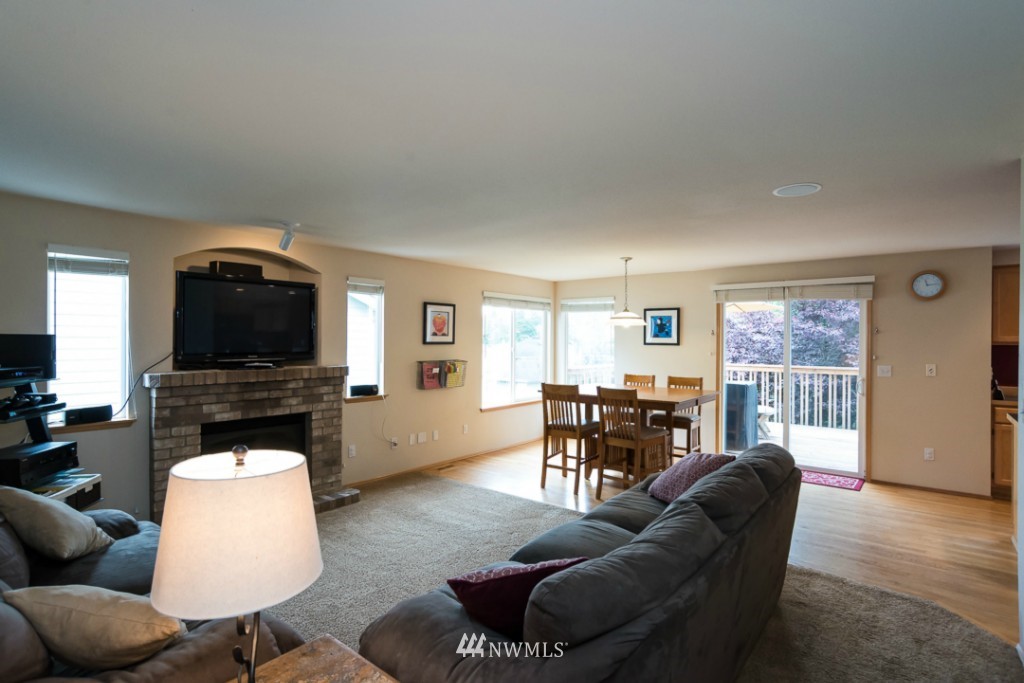 2304 Monterey Avenue Northeast Renton, WA 98056 - Photo 10 of 24 Gallery Image 10