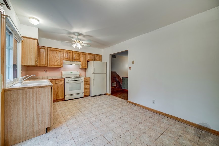 153 Bedford Road Bolingbrook, IL 60440 - Photo 8 of 23
