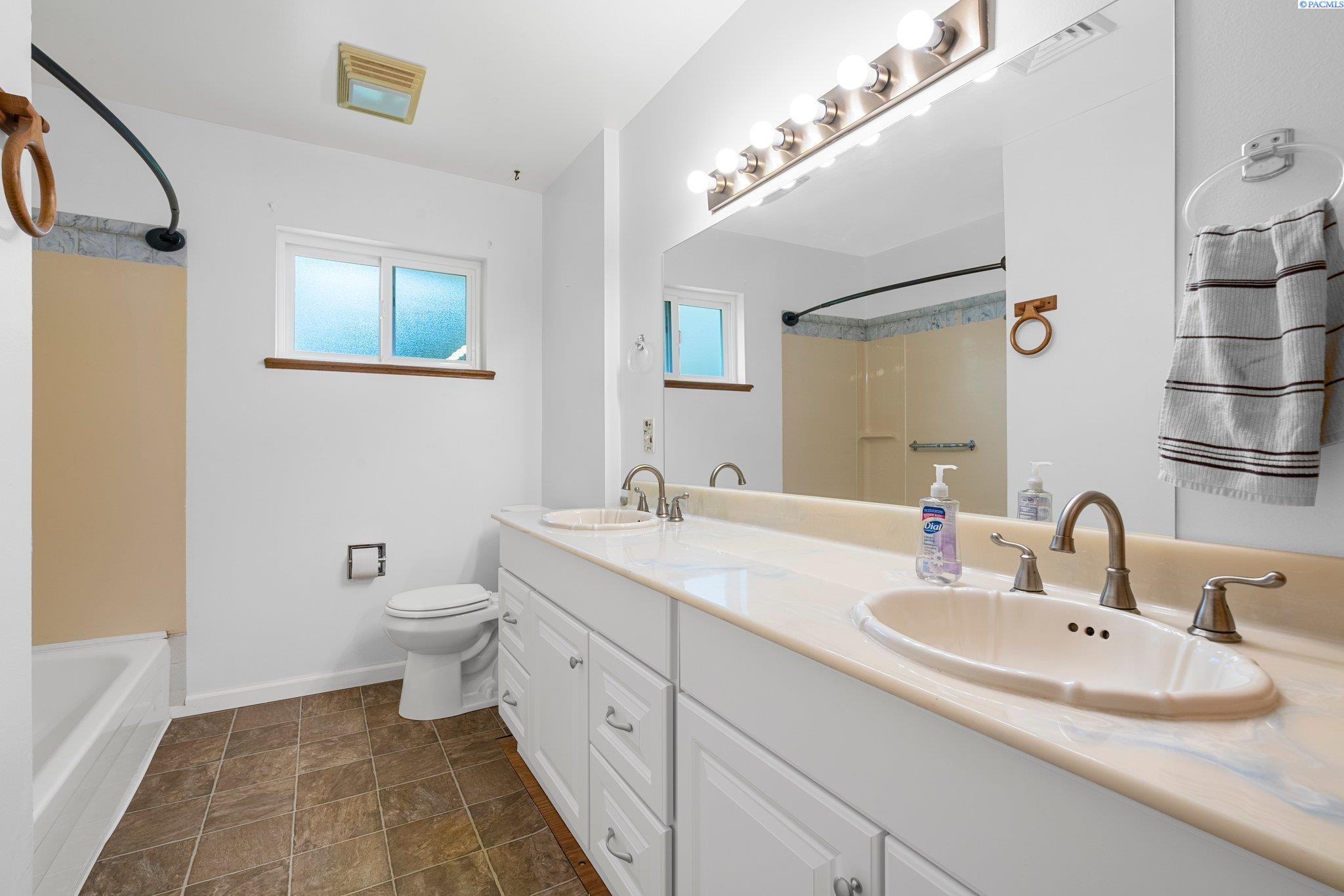 209705 East Schuster Road Kennewick, WA 99337 - Photo 15 of 37 Gallery Image 15