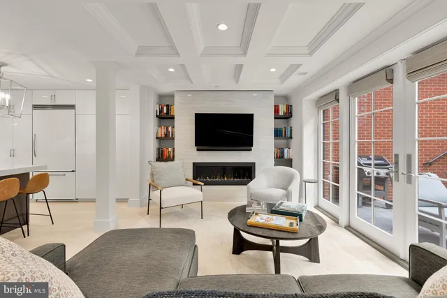 $879,999 | 2122 N Street Northwest, Unit 1, Washington, DC 20037