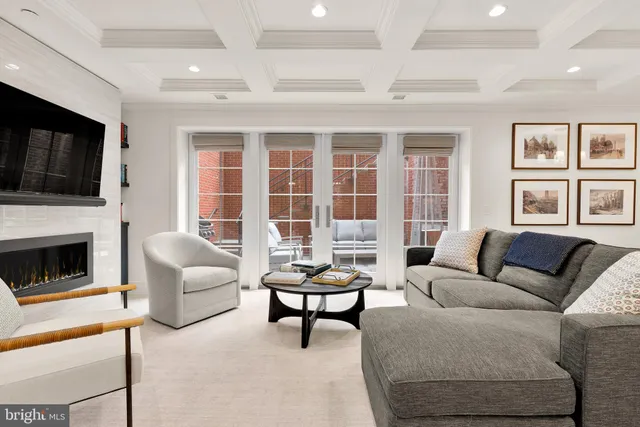 $879,999 | 2122 N Street Northwest, Unit 1, Washington, DC 20037